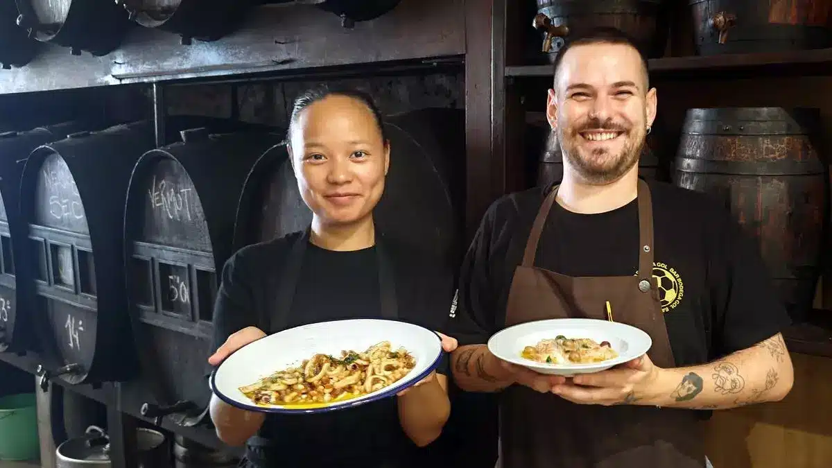 Barcelona buena y barata: Bodega Manolo reabre por todo lo alto con sus calamares encebollados y su 'esqueixada' espectacular