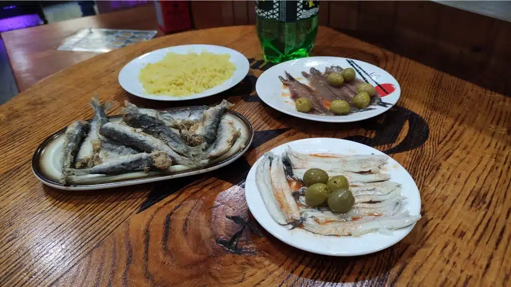 De tapas por Barcelona: 10 bares míticos con especialidad propia y barra viva